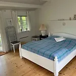 Feriehus Idyllic Summer House On Oro